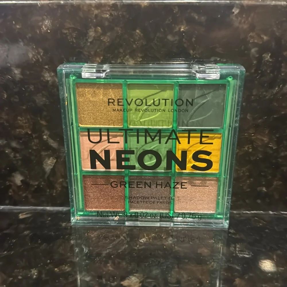 NEW Makeup Revolution‎ Beauty Ultimate Neons 9 Eyeshadow Palette - Green Haze
